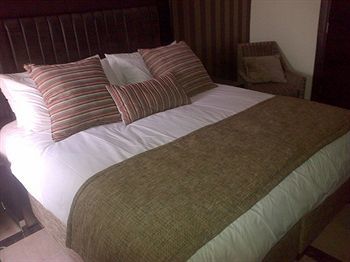 Quo Vadis Hotel Абуджа Екстериор снимка