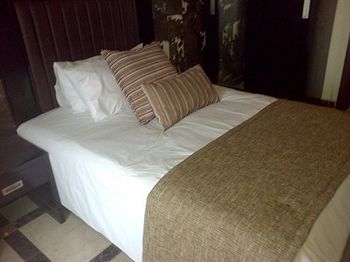 Quo Vadis Hotel Абуджа Екстериор снимка